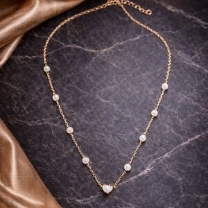 Dainty elegant necklace